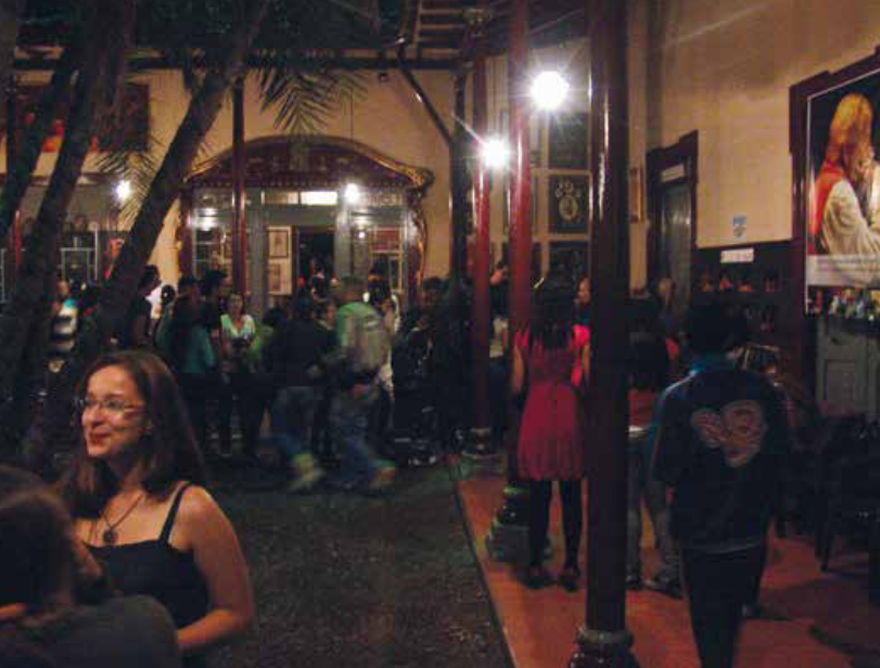 Las piernas sobre la pared